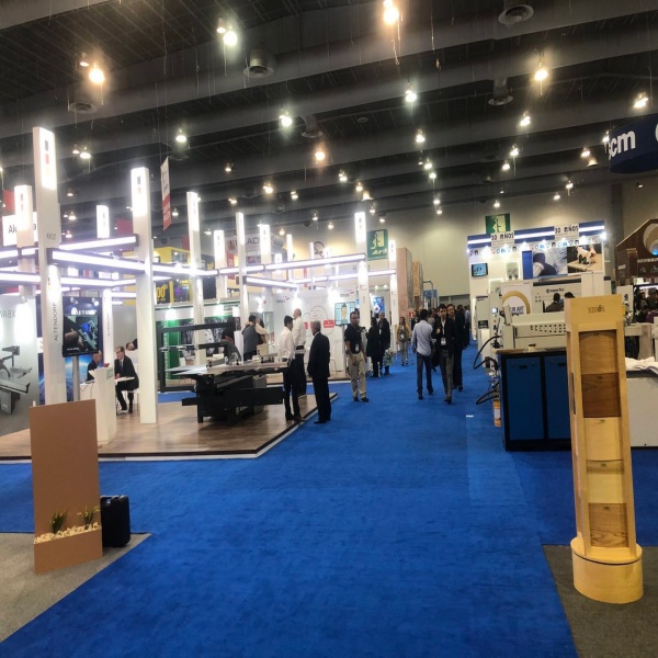 Kindle Showcasing High Performance Veneer Peeling Machine