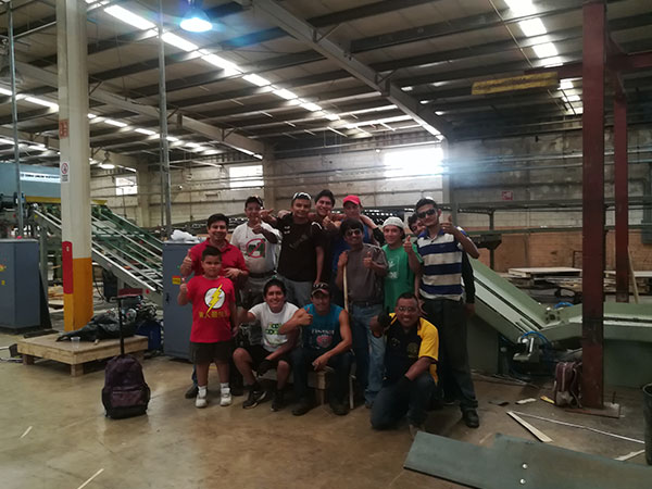 8 Feet Automatic Veneer Peeling Line Is Installed in Latin America