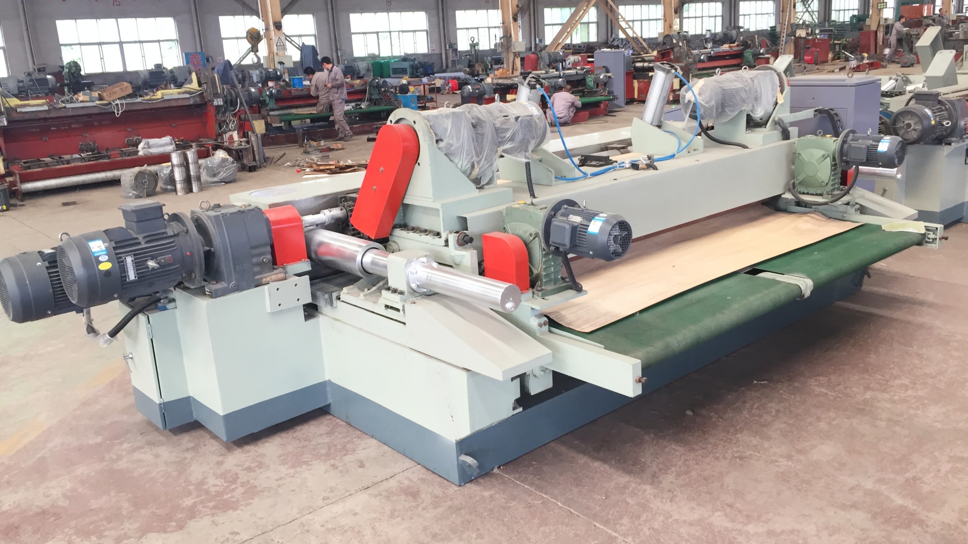 HOW TO CHOOSE A SUITABLE VENEER PEELING MACHINE